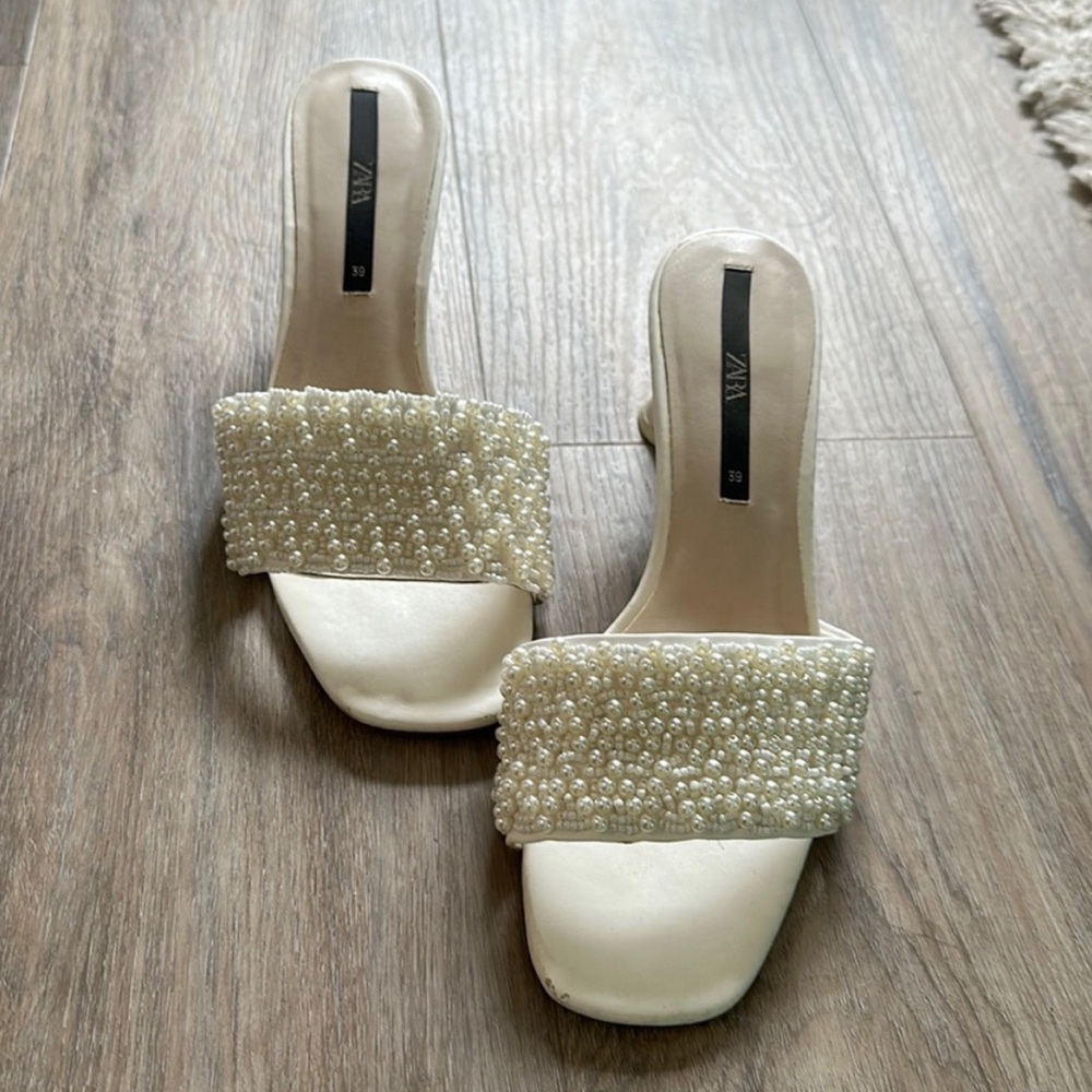 Zara White Ivory Pearled Sandals - size 39 (8.5)